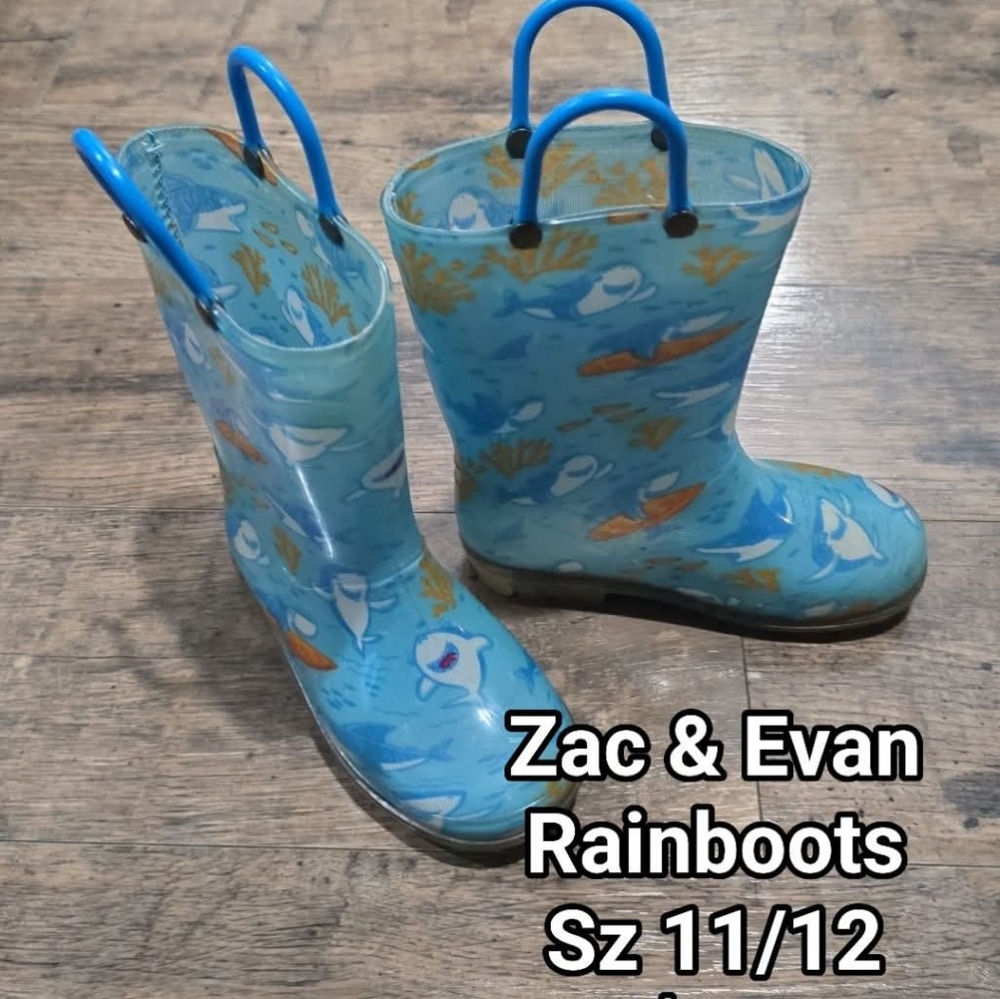 Zac & Evan Boys rainboots sz 11/12